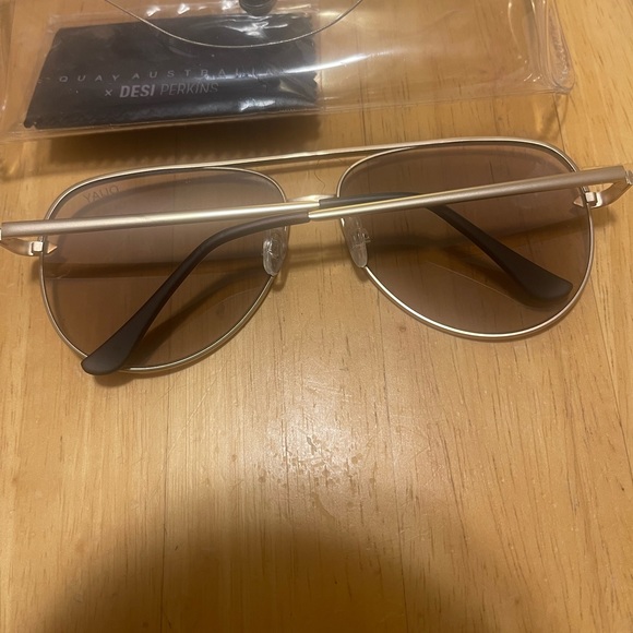 Quay Australia High Key Sunglasses - Gold/Gold | Desk Perkins Collaboration,NEW - Picture 7 of 14